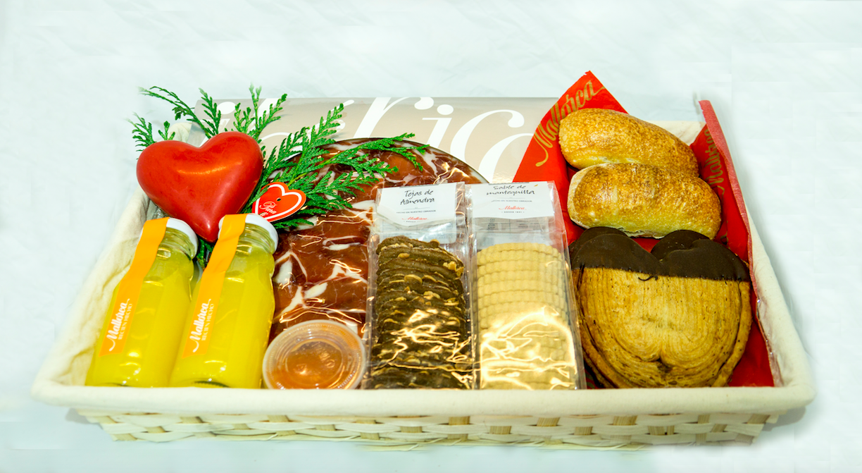 Bandeja de desayuno de Pasteler&iacute;a Mallorca. Especial D&iacute;a de San Valent&iacute;n